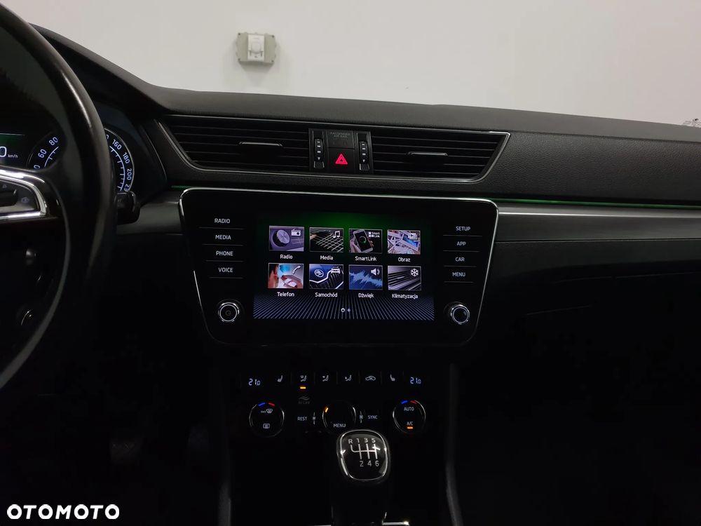 Skoda Superb 2.0 TDI Sportline - 20