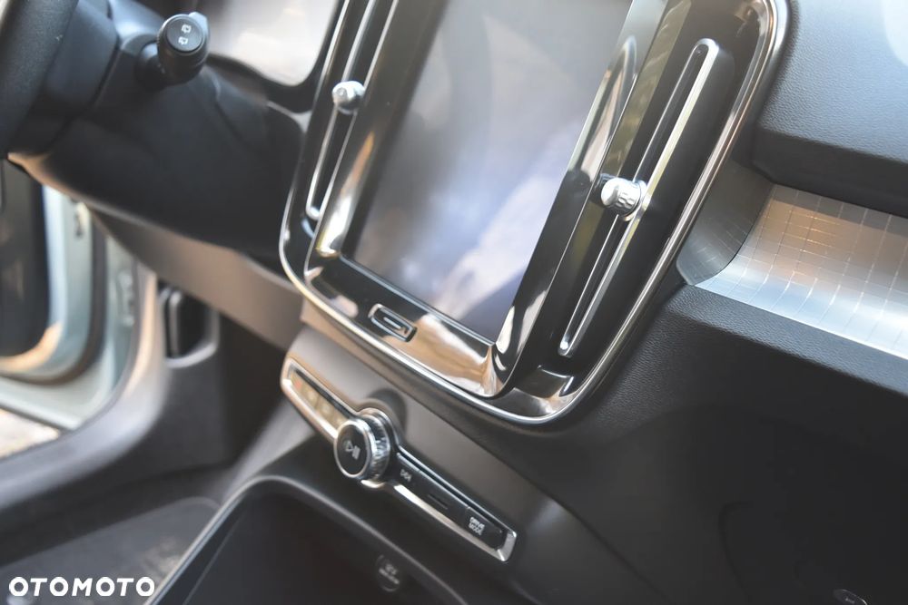 Volvo XC 40 T5 AWD Geartronic Momentum Pro - 26