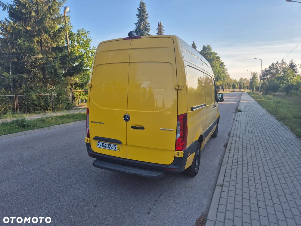 Mercedes-Benz Sprinter - 4