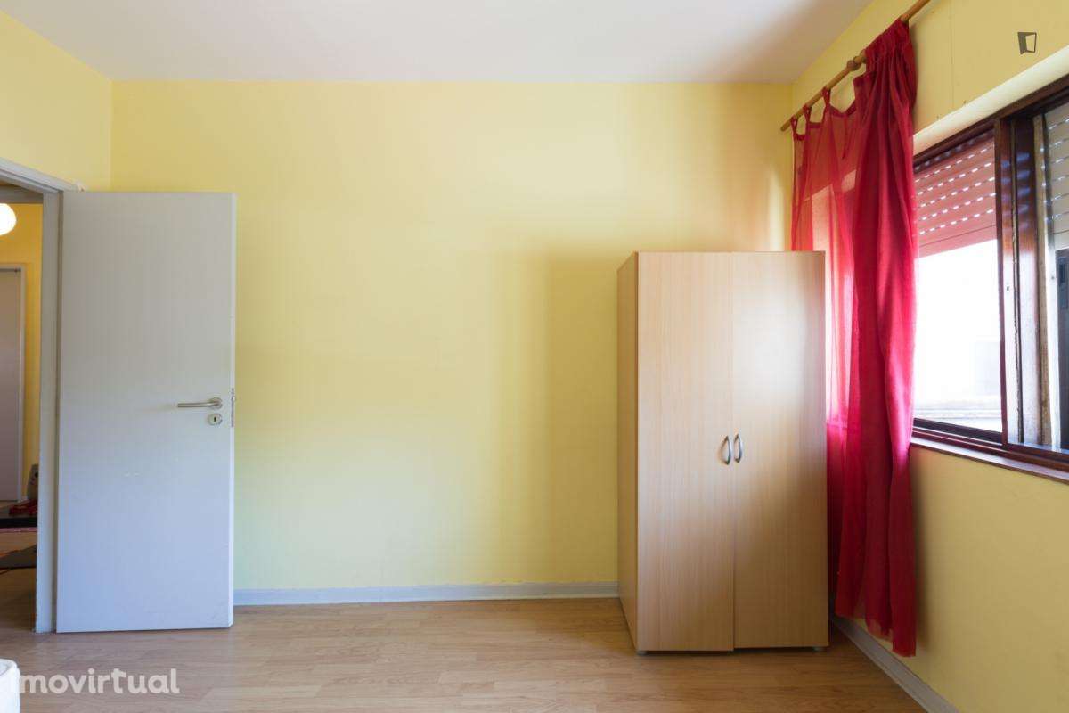 Quarto - localizado em Paranhos Porto - Grande imagem: 5/11