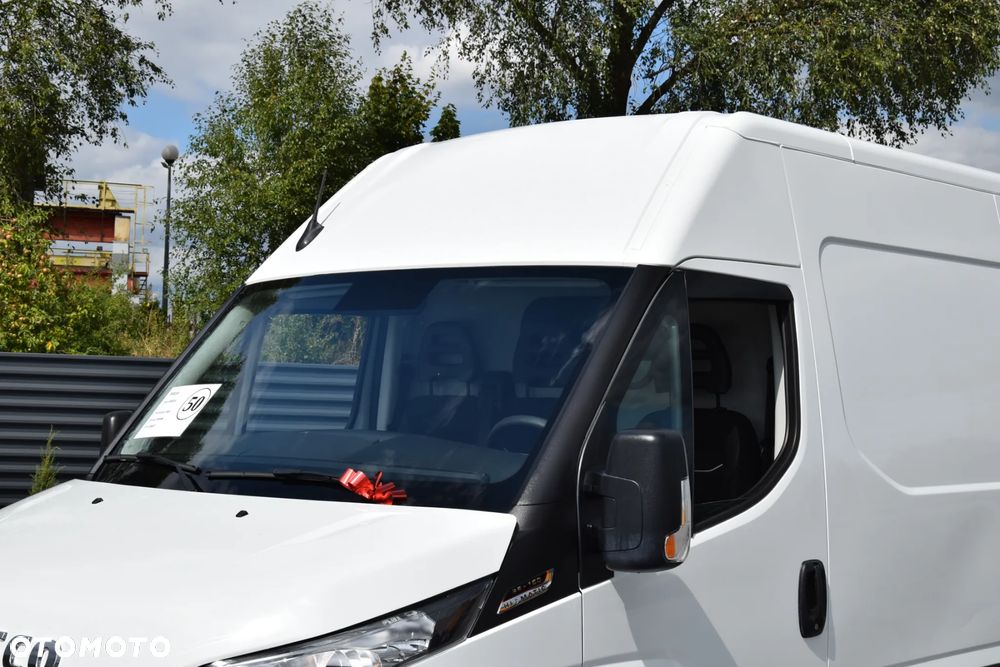 Iveco DAILY MAXI 35S14 / 2.3 - 140 KM / AUTOMAT HI-MATIC / NOWY MODEL / 3 OSOBY / DOSTAWCZE / BLASZAK / KAMERA COFANIA / TEMPOMAT / KLIMA / 2022 / SERWISOWANY / SPROWADZONY Z NIEMIEC - 10