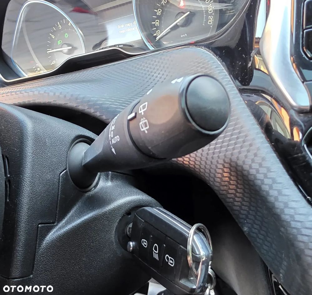 Peugeot 2008 1.2 Pure Tech Allure S&S - 21