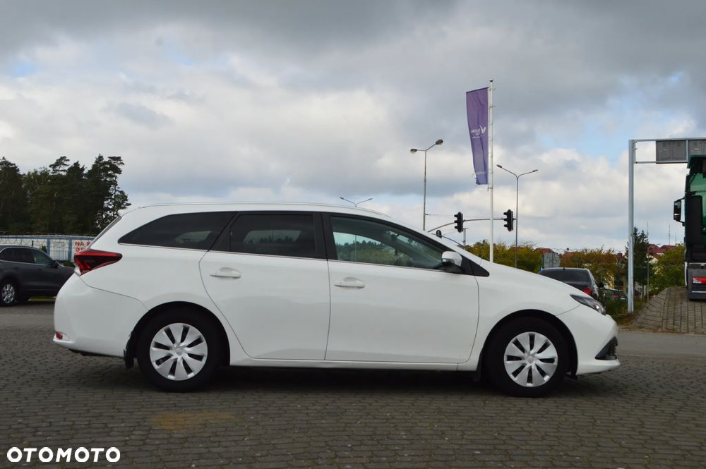 Toyota Auris 1.8 HSD Luna - 10