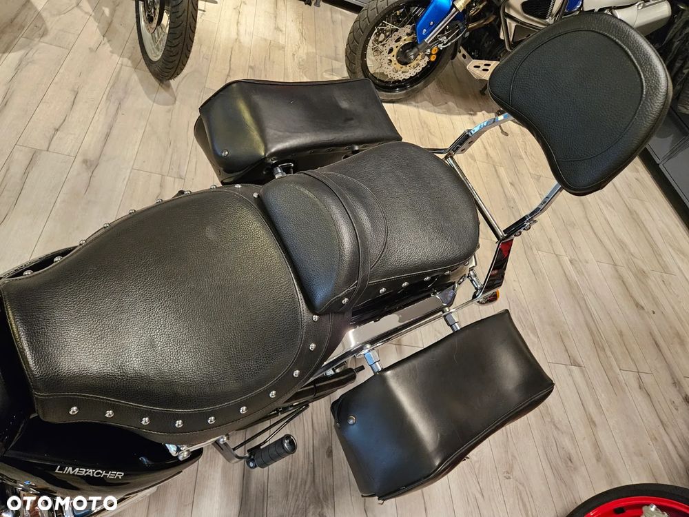 Suzuki Intruder - 22