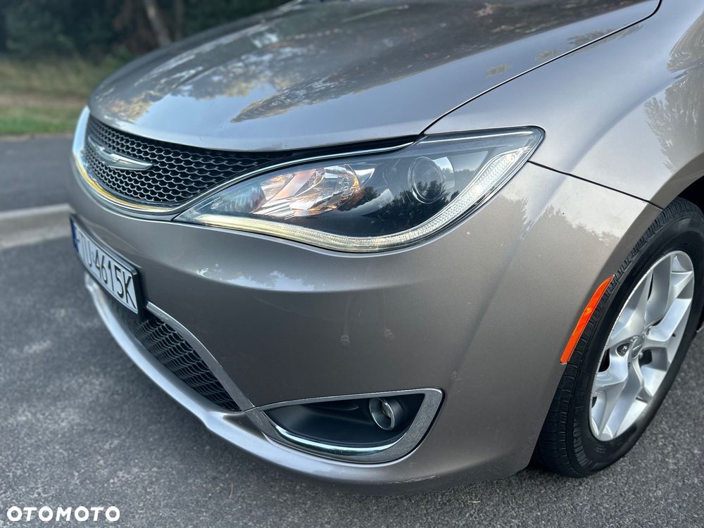 Chrysler Pacifica - 17