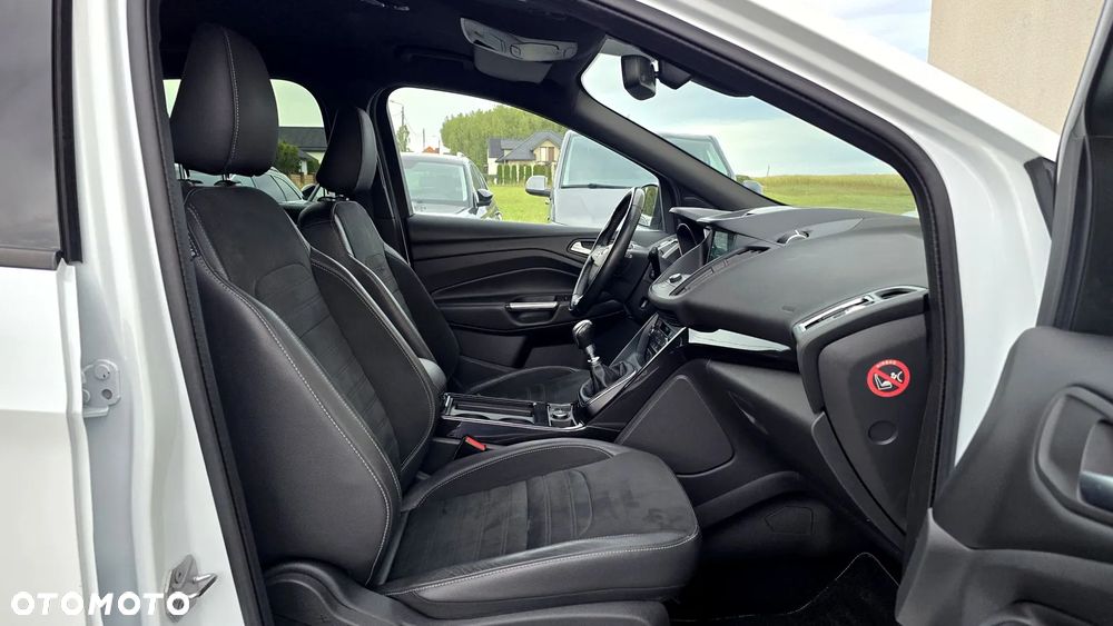 Ford Kuga 1.5 EcoBoost 2x4 ST-Line - 25