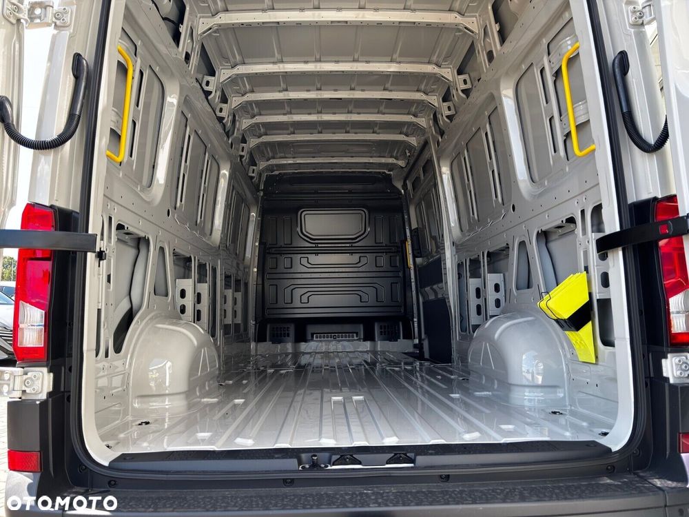 Volkswagen Crafter L4H3 140 KM 6-MANUAL - 12