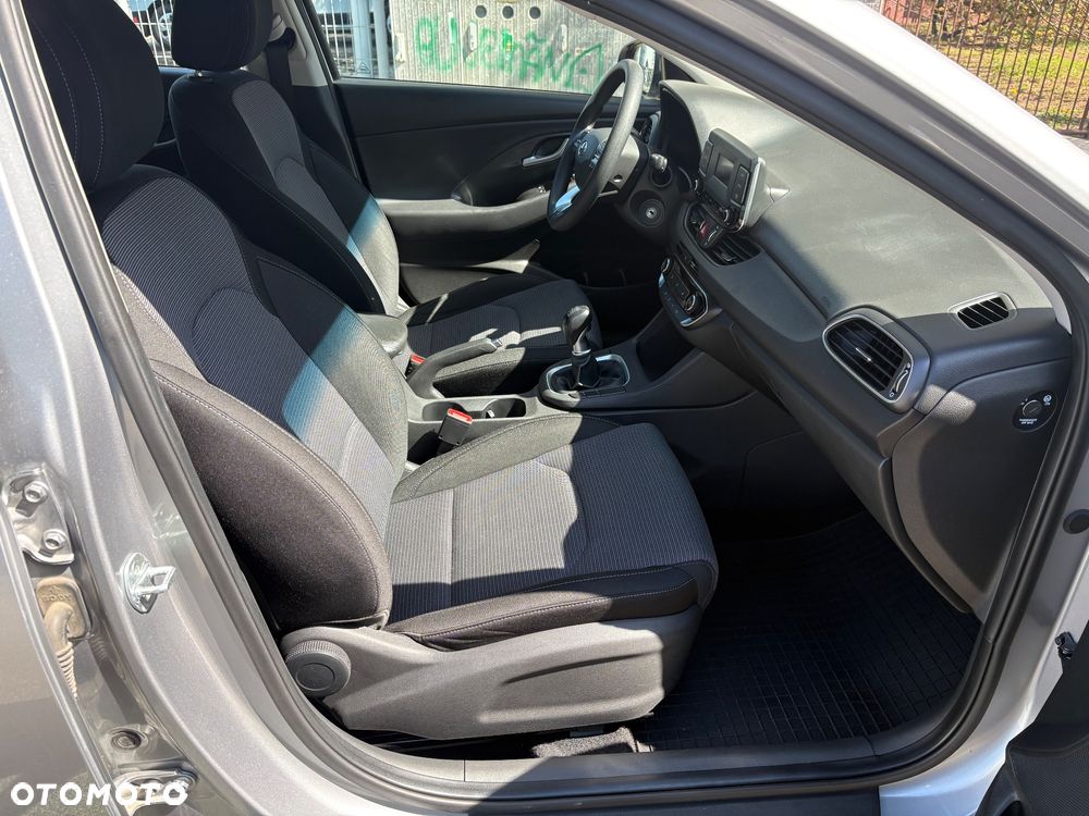 Hyundai i30 1.5 DPI Classic + - 22