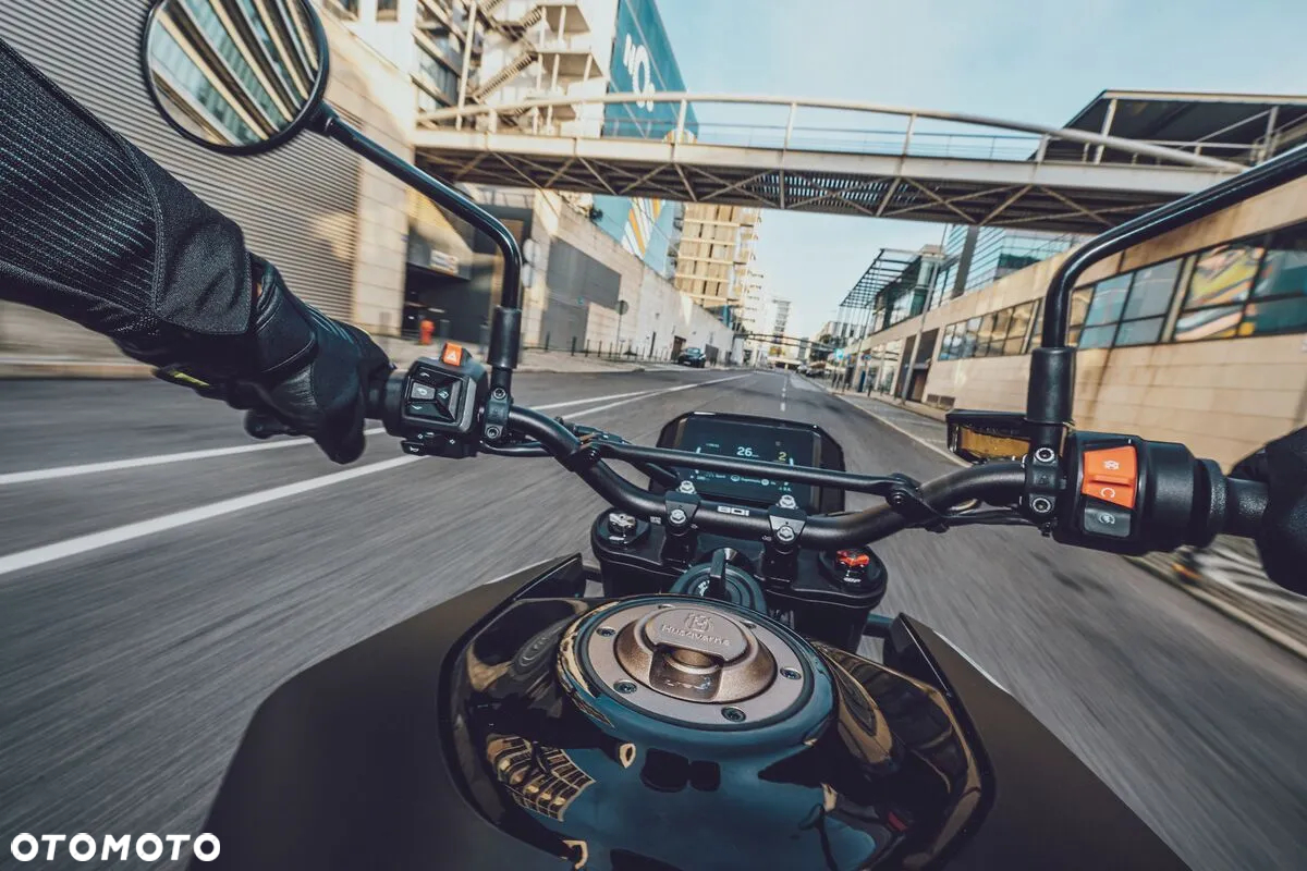 Husqvarna Svartpilen - 30
