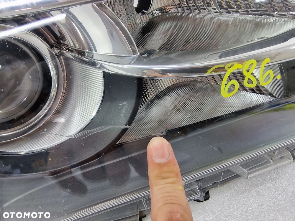 TOYOTA YARIS III 3 LIFT 14- PRAWA LAMPA PRZEDNIA PRZÓD SOCZEWKA , NR AUKCJI LA686 - 8