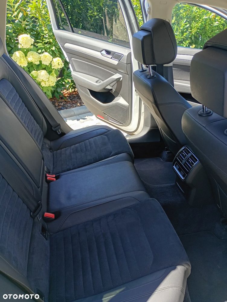 Volkswagen Passat 2.0 TDI Bi-Turbo BMT 4Mot Highline DSG - 29