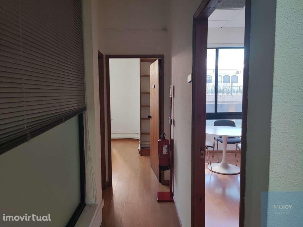 Escritório Situado na Avenida 25 de Abril em Cascais - Grande imagem: 5/24