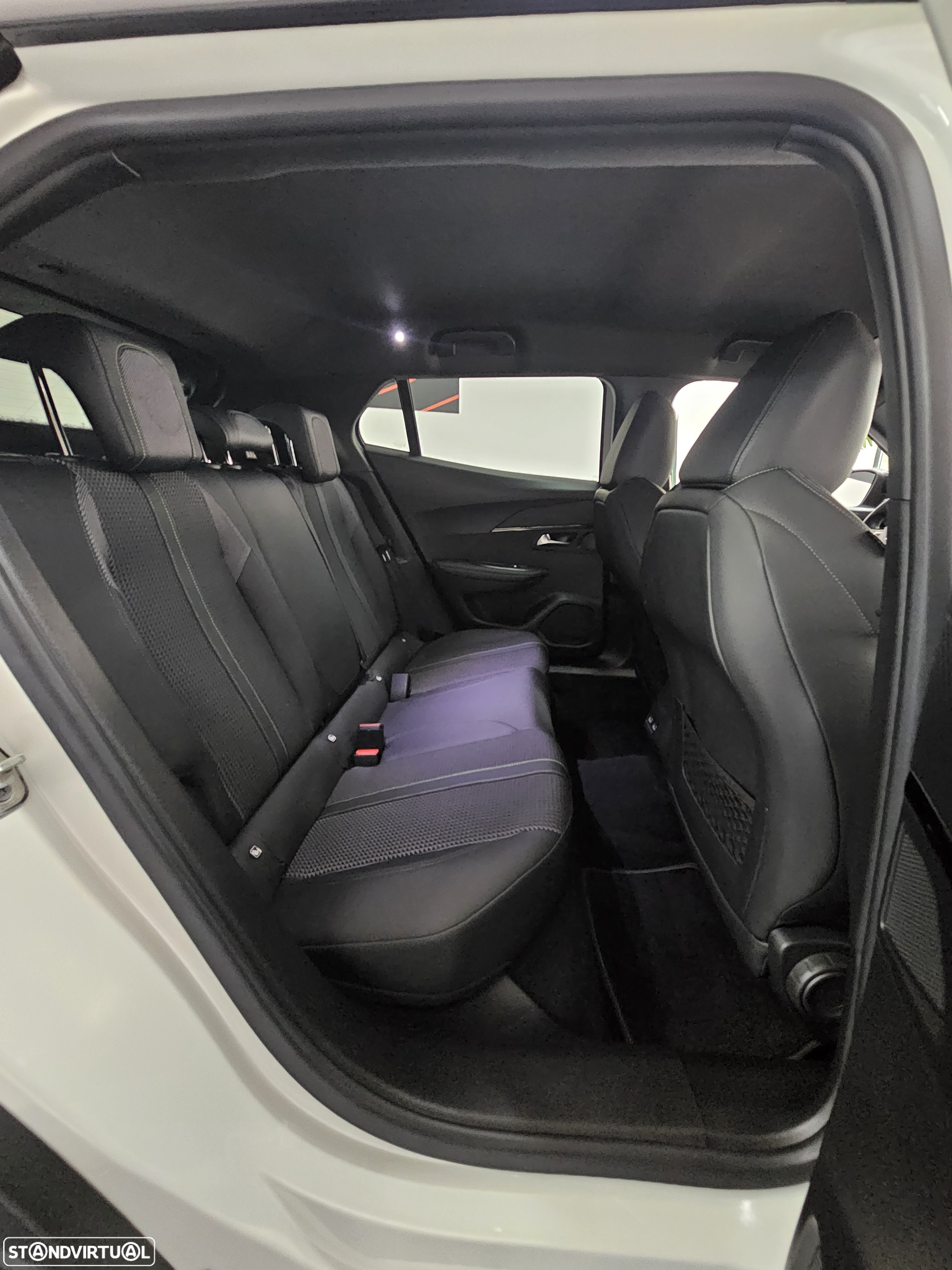Peugeot 2008 BlueHDi 130 EAT8 GT Pack - 7