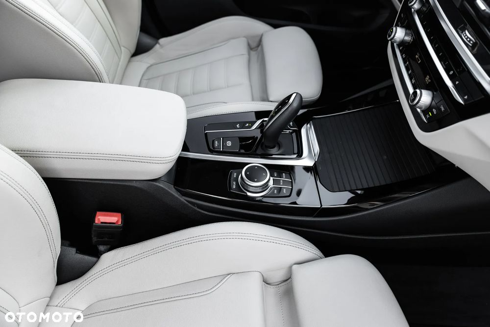 BMW X3 xDrive30i Luxury Line - 25