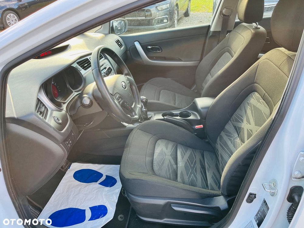 Kia Ceed 1.6 GDI SW Dream-Team Edition - 10