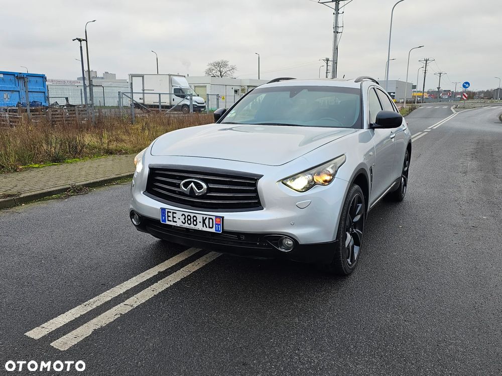 Infiniti Q70 - 11