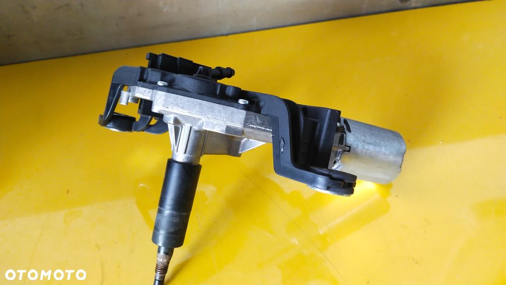 VW GOLF V  PLUS SILNIK WYCIERACZKI TYŁ - 2