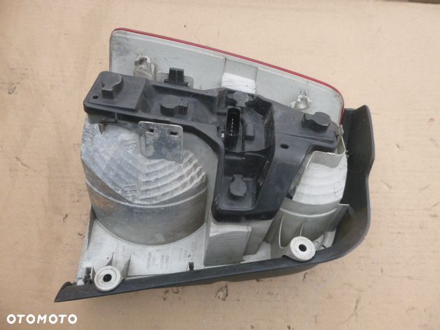 LAMPA PRAWY TYŁ PRAWA TYLNA VOLKSWAGEN TOURAN I 03- - 10