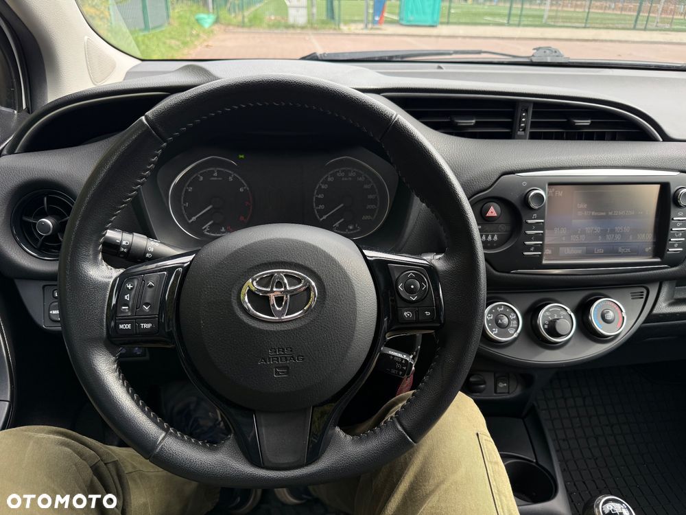 Toyota Yaris 1.5 Premium - 10