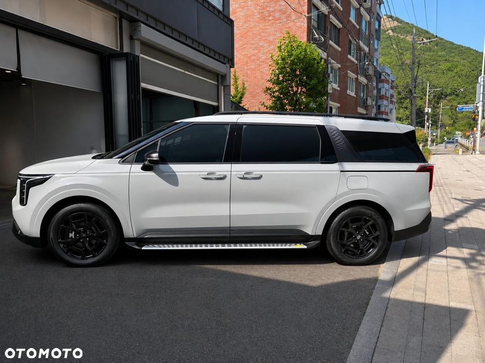 Kia Carnival - 3