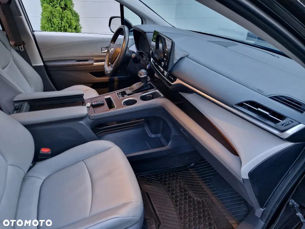 Toyota Sienna - 25