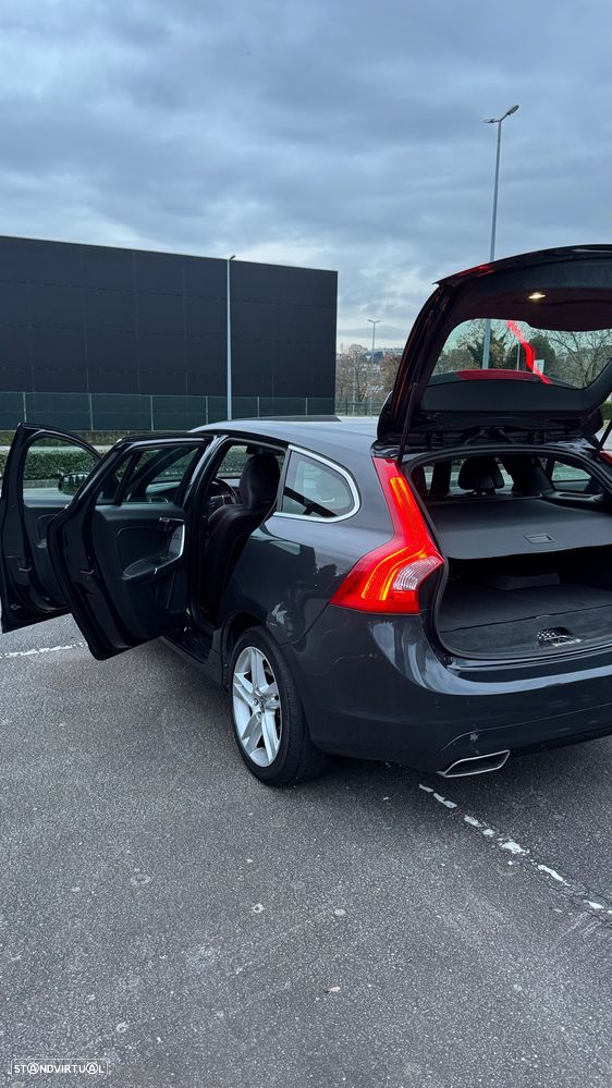 Volvo V60 D6 Plug-In-Hybrid AWD Geartronic Momentum - 19
