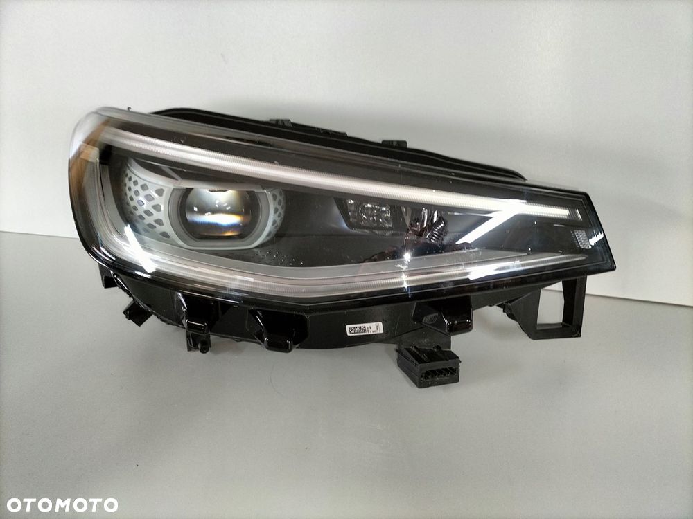 lampa przednia prawa vw id4 20- iq light - 2
