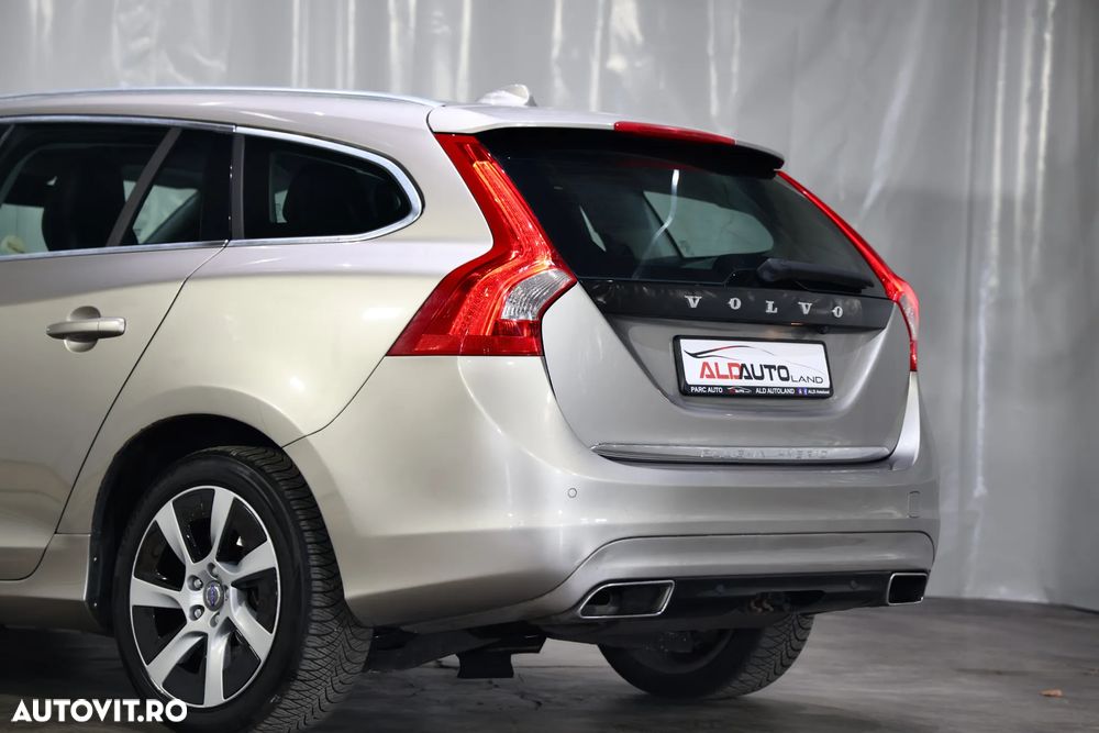 Volvo V60 D6 Plug-In-Hybrid AWD Geartronic Momentum - 31