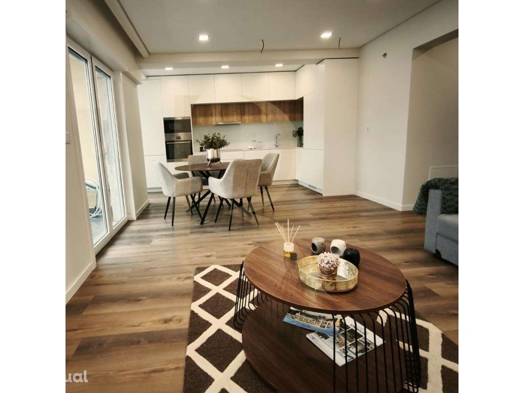 Apartamento T3 em remodelação total com elevador e varanda em Benfica - Grande imagem: 3/29