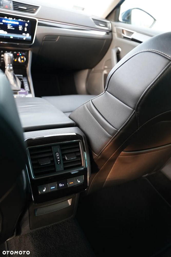 Skoda Superb 1.4 TSI Plug-In Hybrid L&K DSG - 17