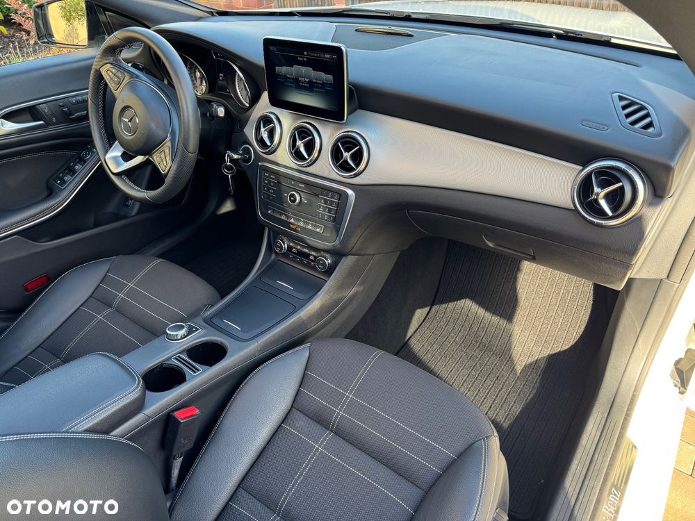 Mercedes-Benz CLA 250 7G-DCT - 18