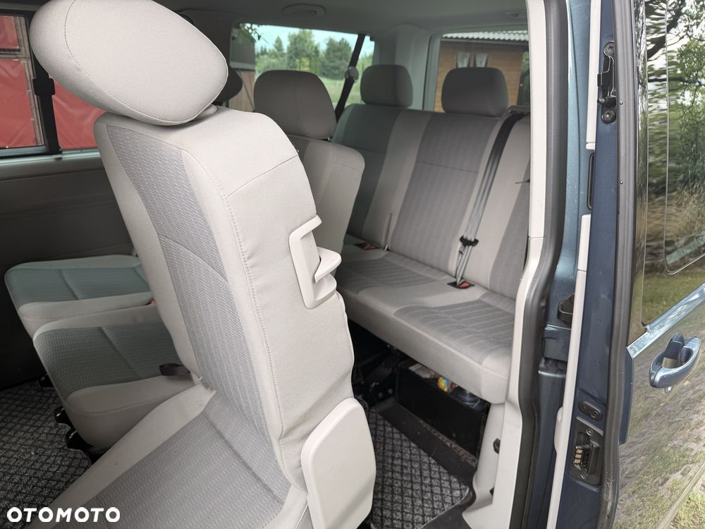 Volkswagen Caravelle - 10