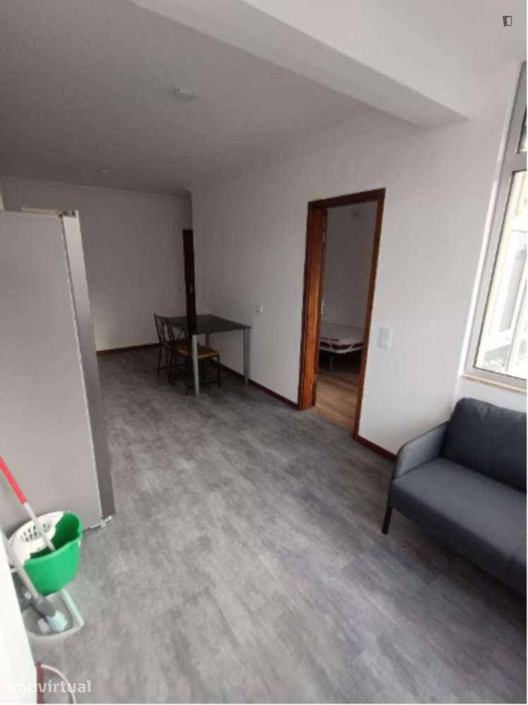 Quarto - localizado em Olivais Coimbra - Grande imagem: 2/10