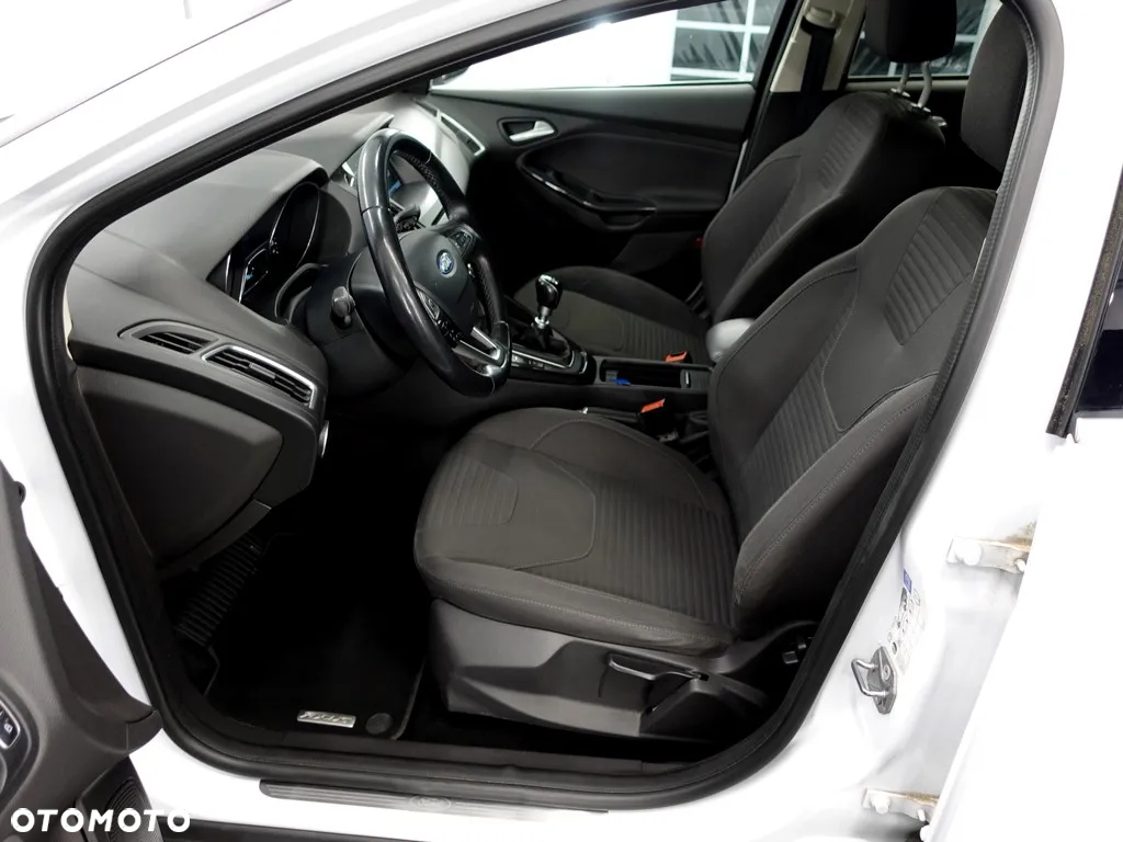 Ford Focus 2.0 TDCi Titanium ASS - 8
