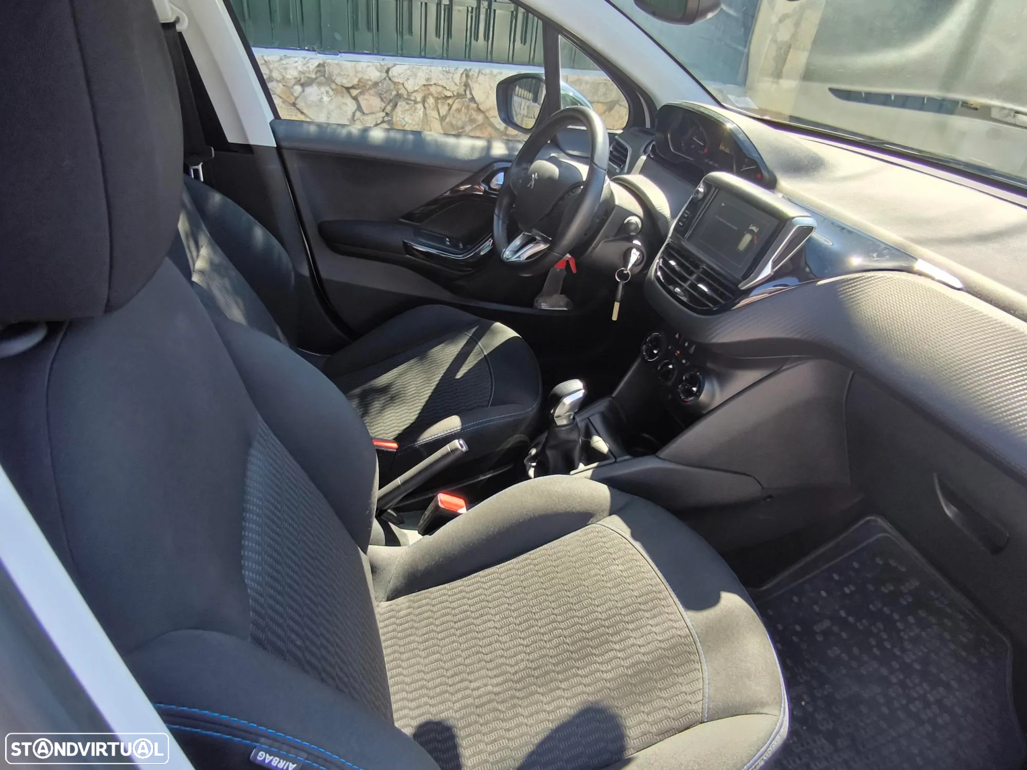 Peugeot 208 1.2 PureTech Signature - 15
