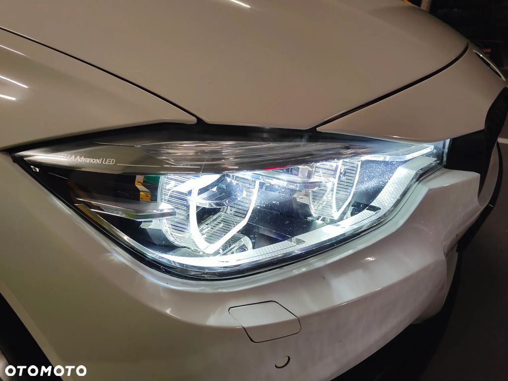 BMW Seria 3 330i Sport Line Sport - 24