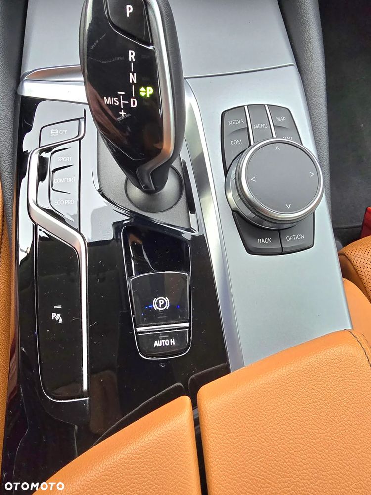BMW Seria 5 518d Luxury Line sport - 24
