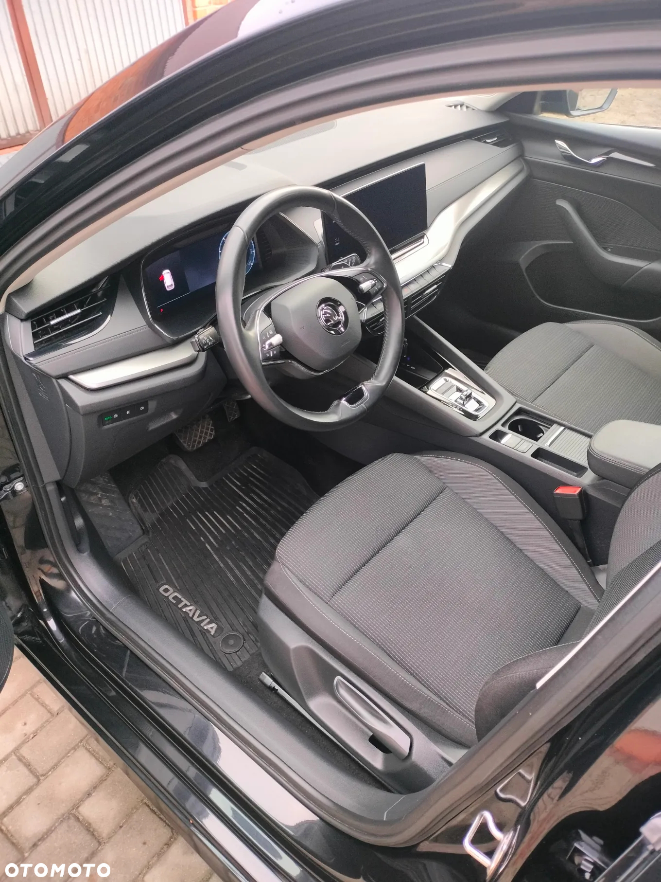 Skoda Octavia Combi 2.0 TDI DSG Style - 24
