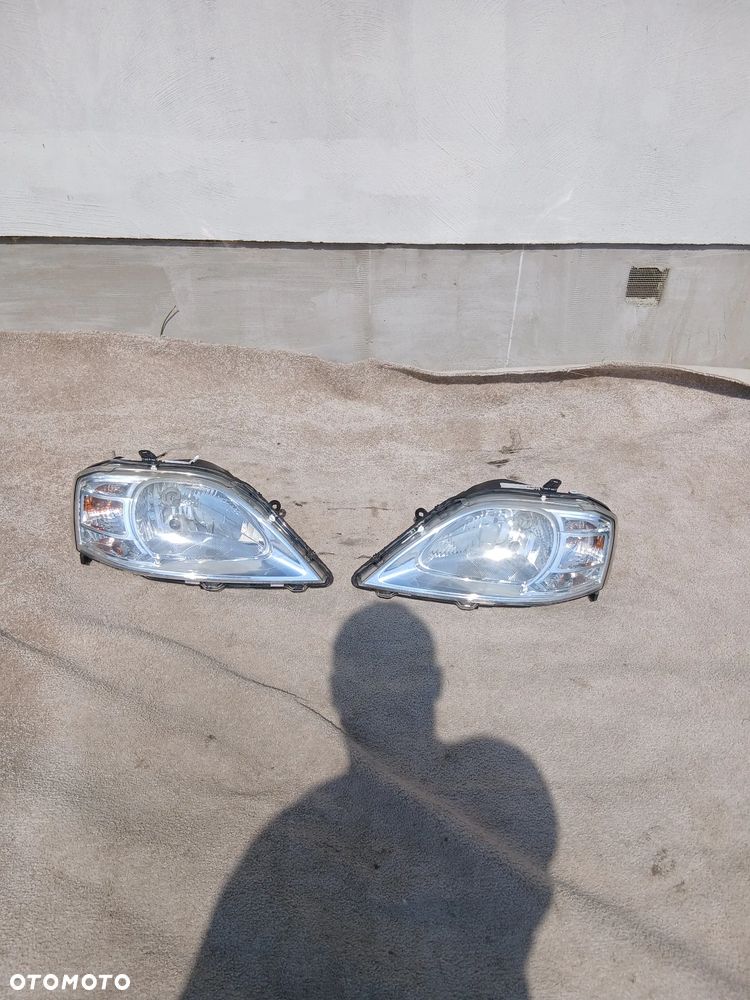 LAMPA PRZEDNIA LEWA I PRAWA DACIA LOGAN I ROK 09/13 EUROPA