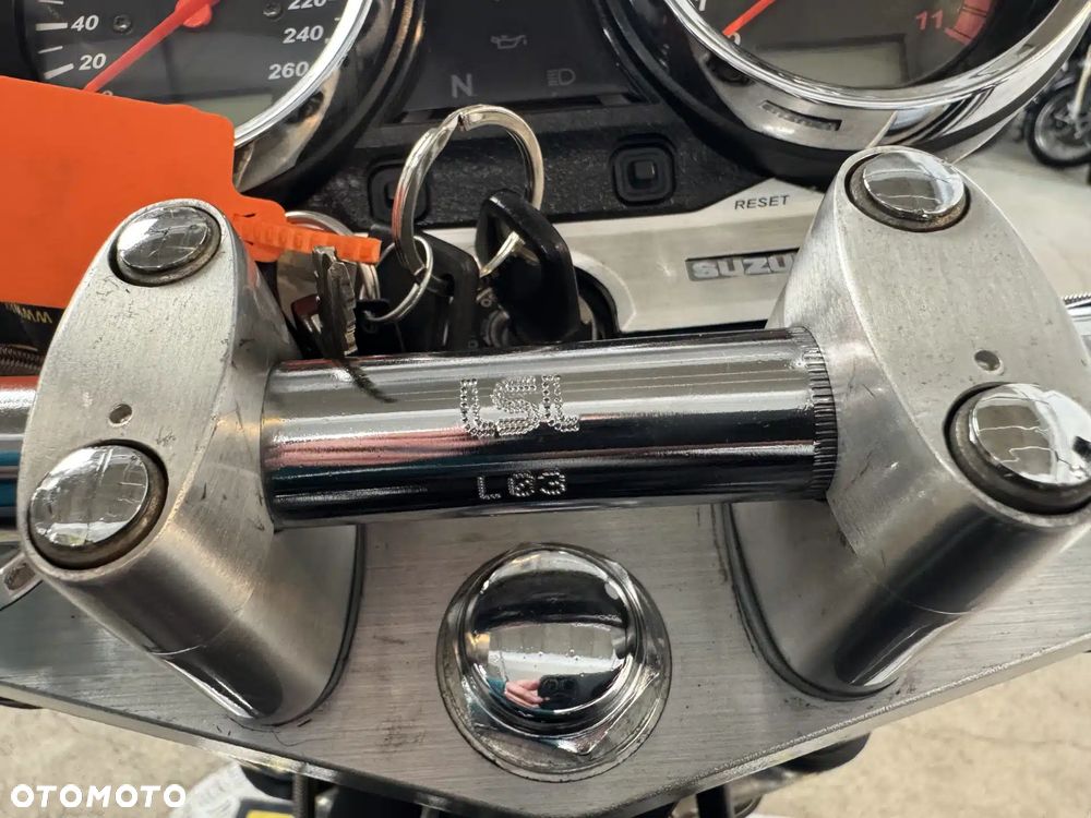 Suzuki GSX - 32
