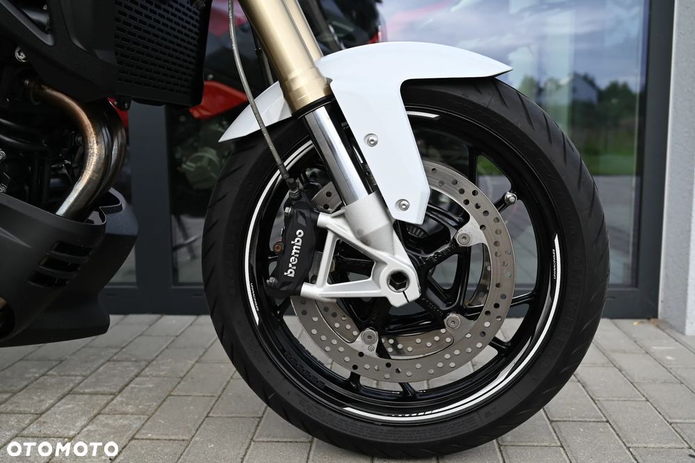BMW F - 26