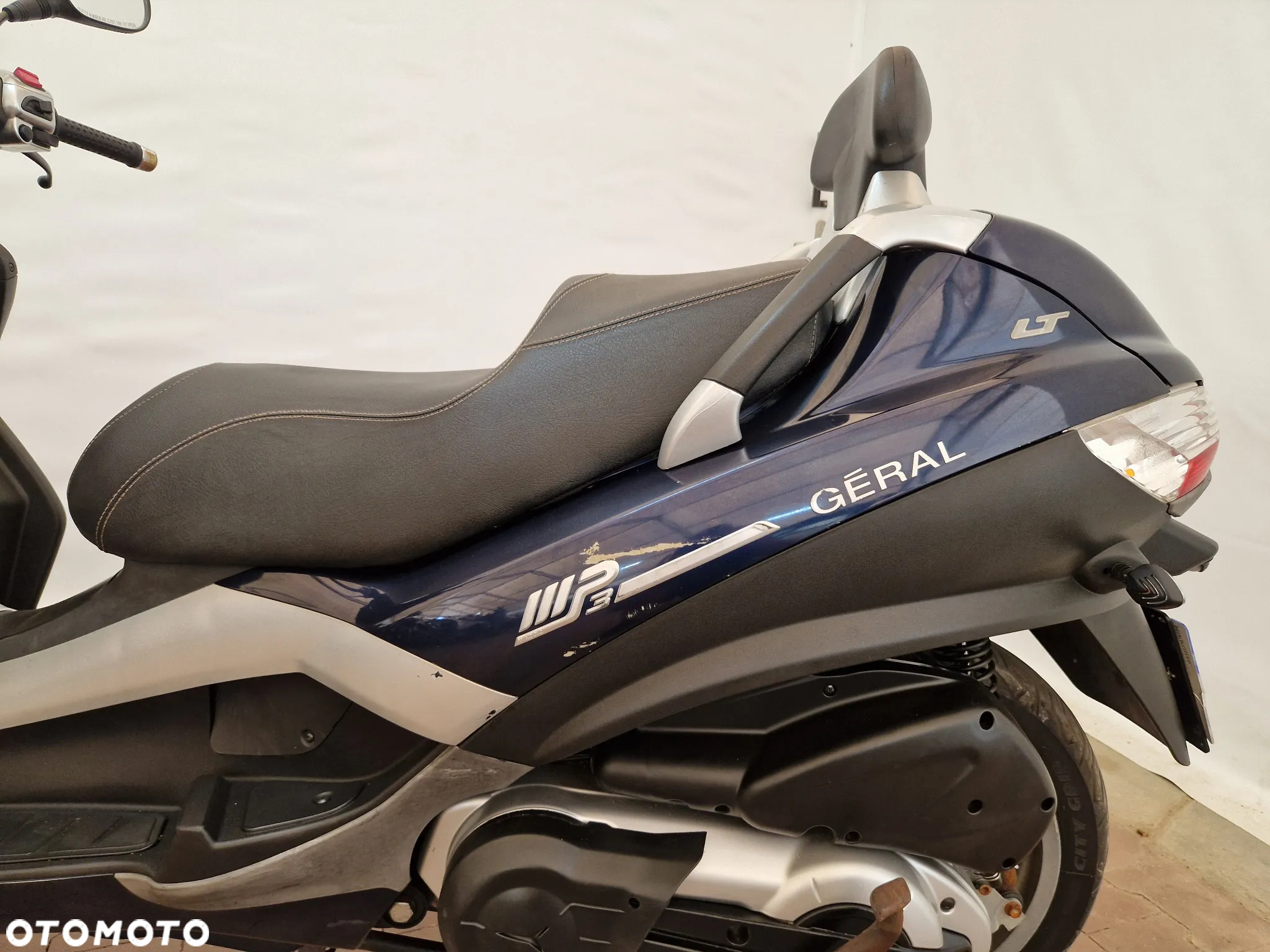 Piaggio MP-3 - 32