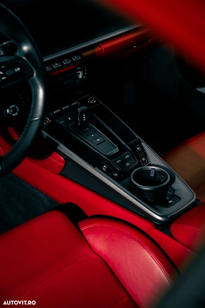 Porsche 911 GTS PDK - 24