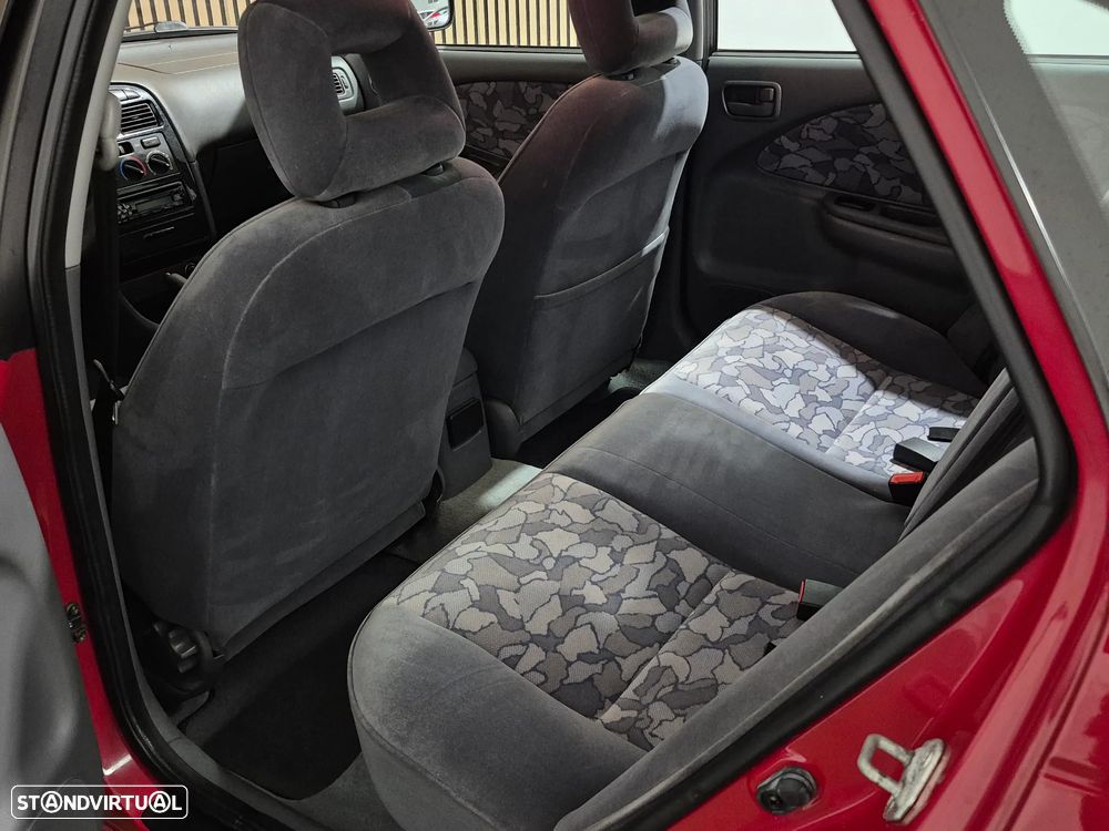 Toyota Avensis Liftback 1.6 Terra JE - 23