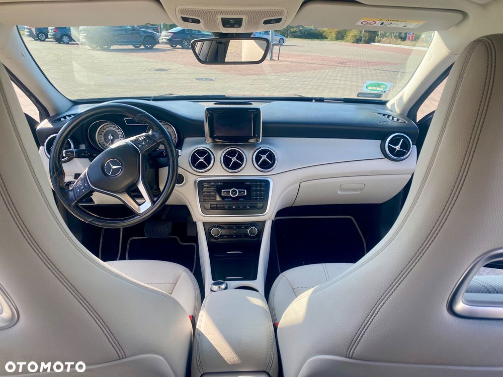 Mercedes-Benz GLA - 14