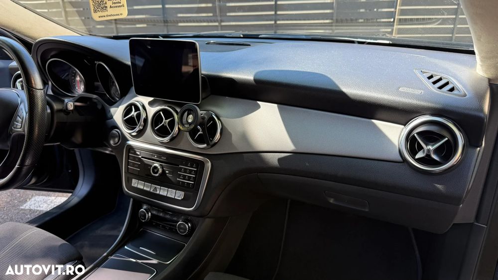 Mercedes-Benz GLA 180 7G-DCT StreetStyle - 16