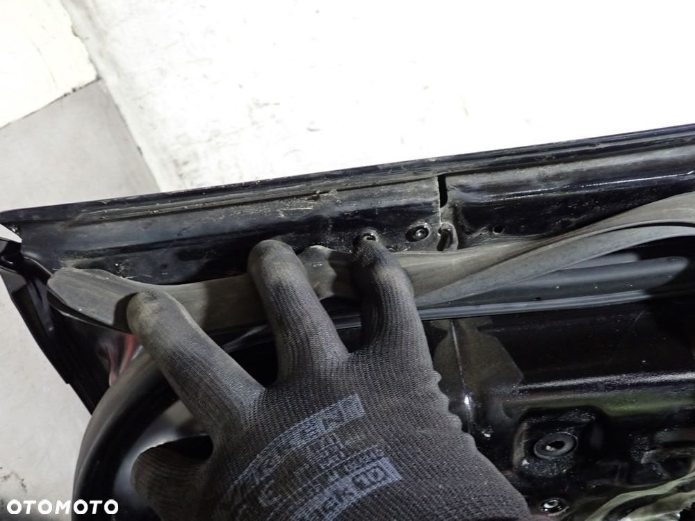 DRZWI LEWY TYŁ INFINITI M37X kol: GAC - 19