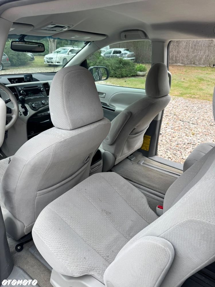 Toyota Sienna 3.5 LE AWD - 16