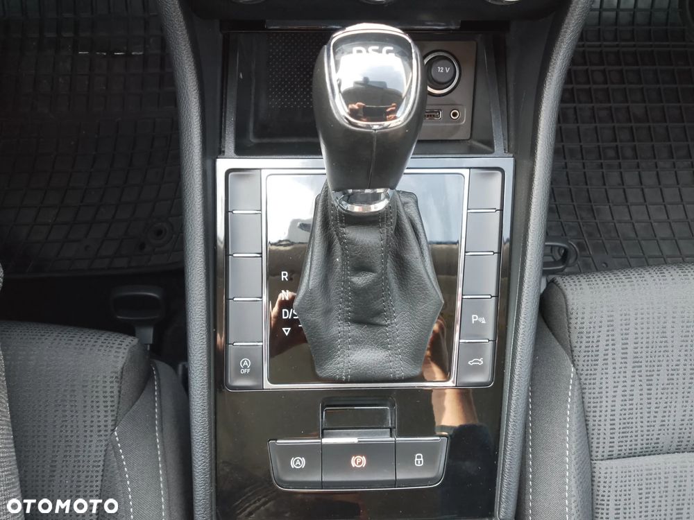 Skoda Superb 2.0 TDI Ambition DSG - 22