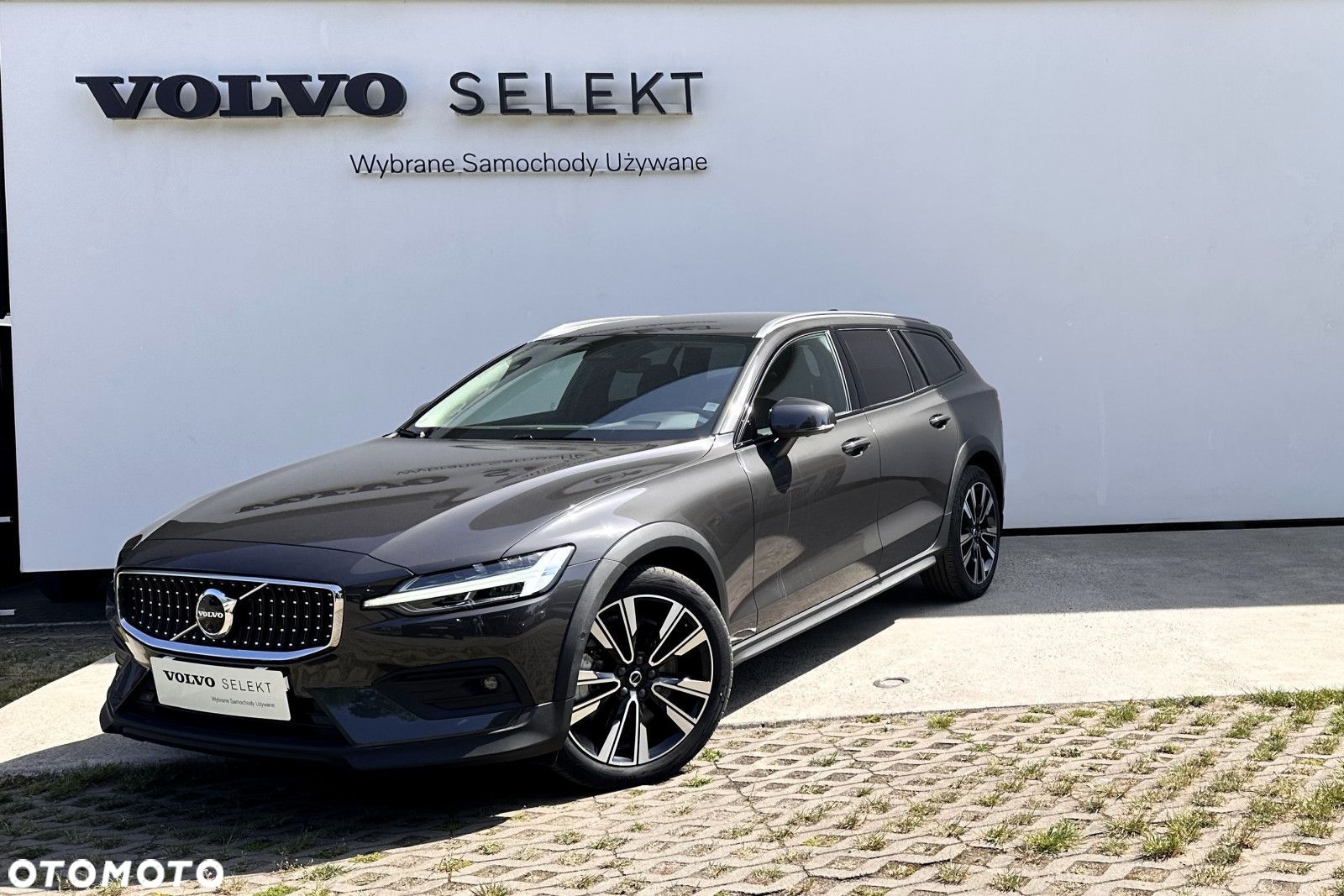 Volvo V60 Cross Country - 1